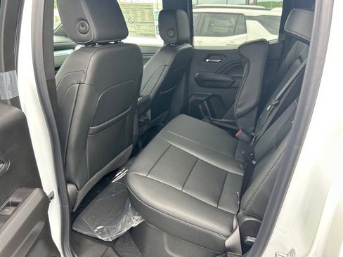 New 2025 Chevrolet Colorado LT w/ LT Convenience Package image 6