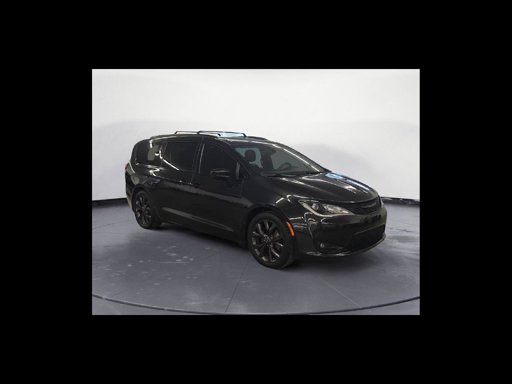 Used 2018 Chrysler Pacifica Touring-L Plus FWD image 8