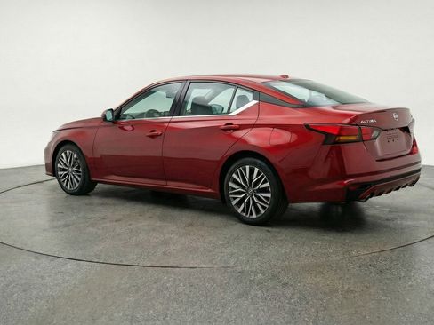 Used 2025 Nissan Altima 2.5 SV image 6