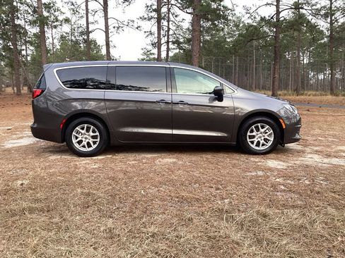 Used 2023 Chrysler Voyager LX FWD image 6