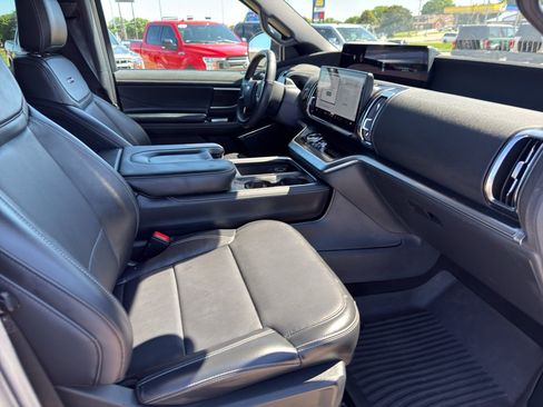 Used 2025 Ford Expedition Max Platinum w/ Stealth Performance Package AWD/4WD image 4