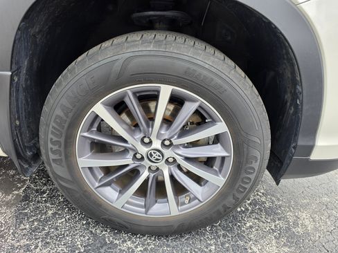 Used 2018 Toyota Highlander XLE AWD/4WD image 14