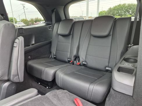 Certified 2025 Mercedes-Benz GLS 450 4MATIC image 19