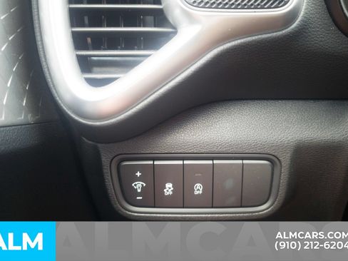 Used 2025 Kia Soul LX w/ LX Technology Package FWD image 32