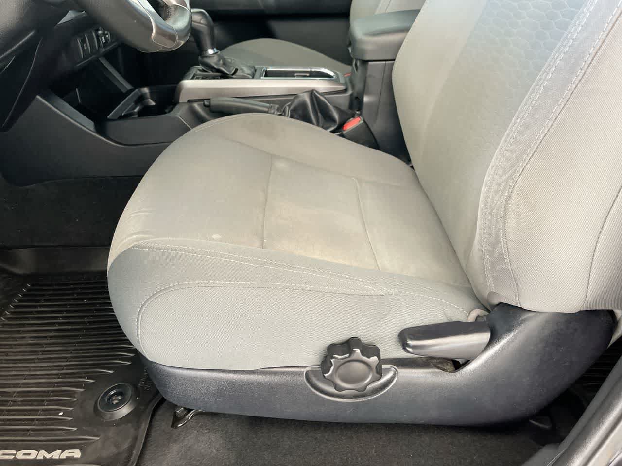 Used 2018 Toyota Tacoma SR5 AWD/4WD image 12