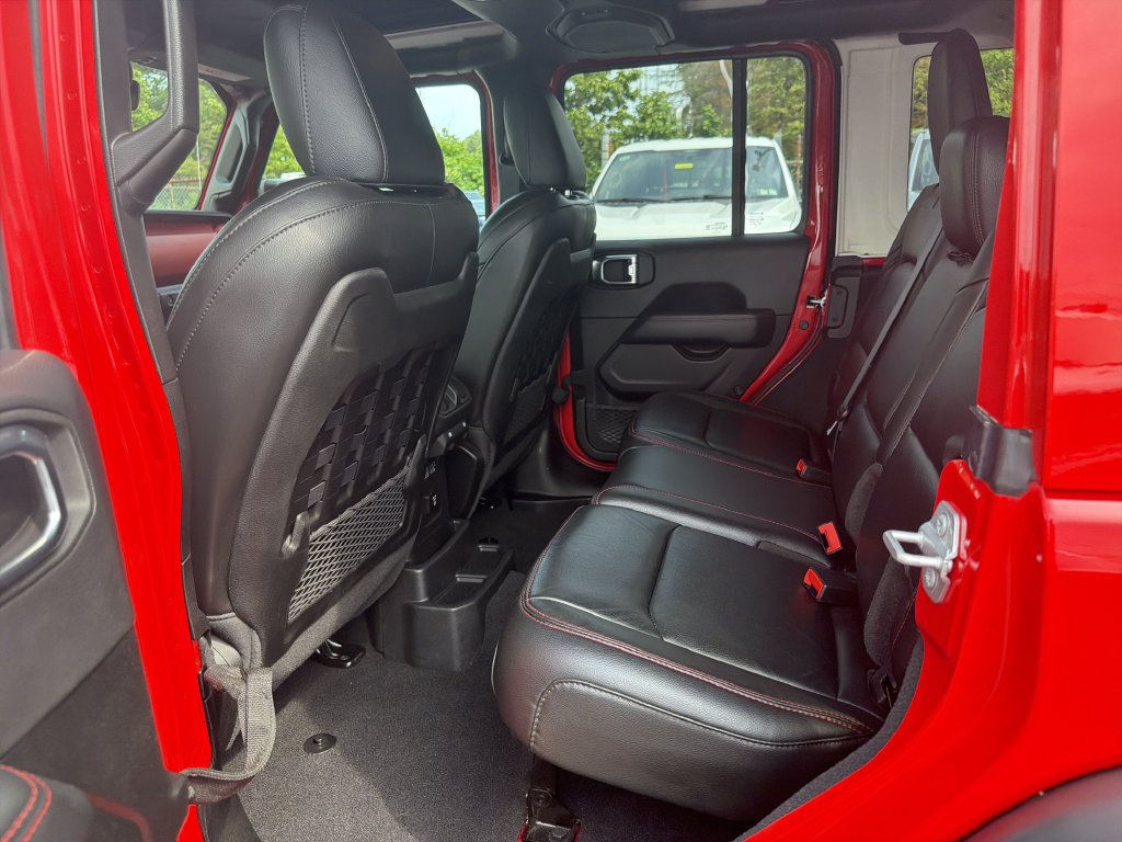 Used 2022 Jeep Wrangler Unlimited Rubicon w/ LED Lighting Group AWD/4WD image 13
