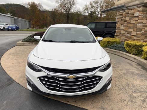 Used 2024 Chevrolet Malibu LT image 3