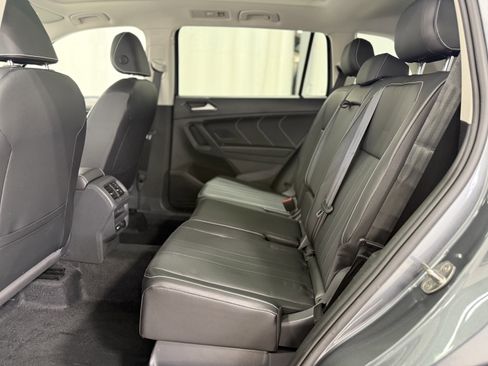 Used 2022 Volkswagen Tiguan SE w/ Panoramic Sunroof Package image 27