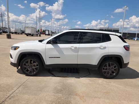 Used 2026 Jeep Compass Latitude AWD/4WD image 8