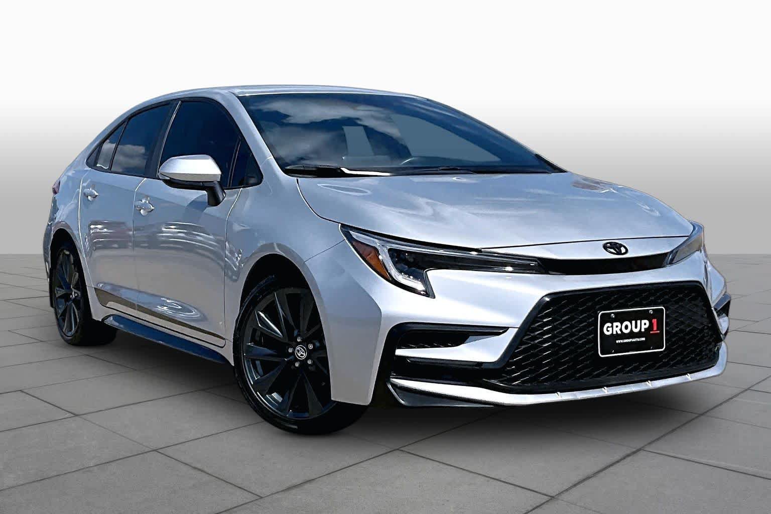 Used 2025 Toyota Corolla SE FWD image 3