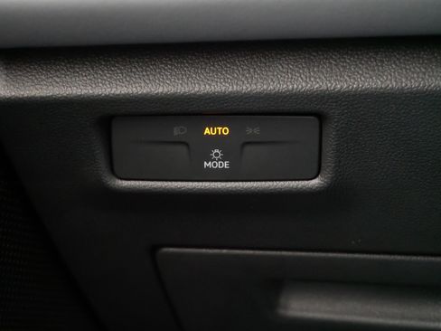 Certified 2025 Volkswagen Tiguan SE AWD/4WD image 26