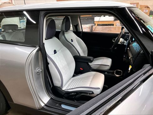 Used 2025 MINI Cooper 2-Door Hardtop image 10