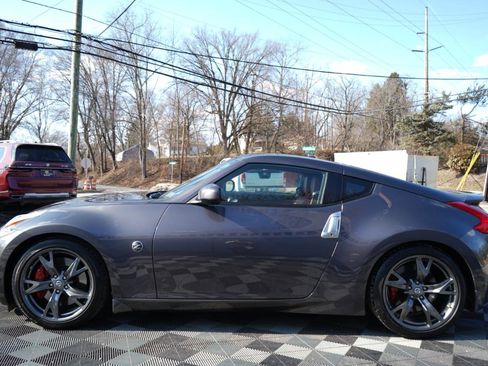 Used 2010 Nissan 370Z Touring w/ Sport Pkg image 11