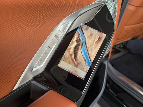 Used 2024 BMW 760i xDrive image 28