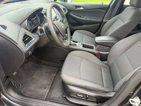 Used 2018 Chevrolet Cruze LT w/ Convenience Package FWD image 8