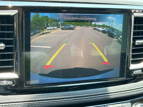 Used 2024 Chrysler Pacifica Limited FWD image 12