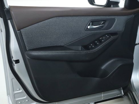 Used 2023 Nissan Rogue SV image 15