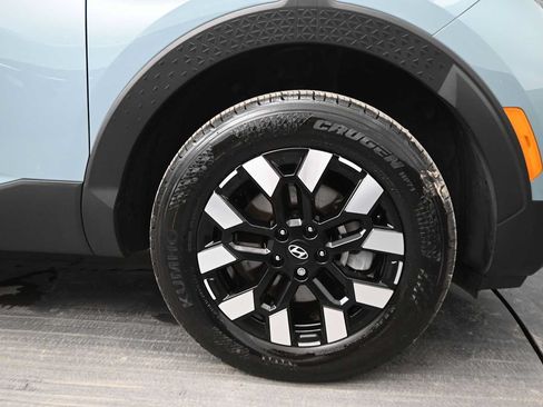 Certified 2025 Hyundai Santa Cruz SEL FWD image 10