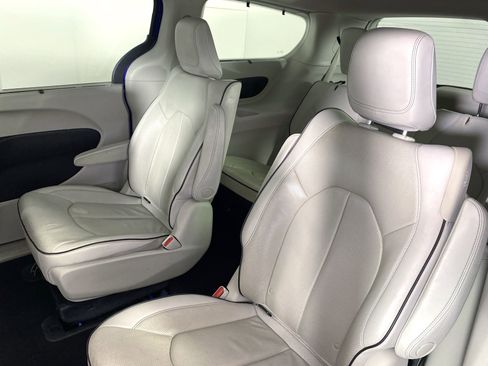 Used 2018 Chrysler Pacifica Limited w/ Advanced Safetytec Group image 33