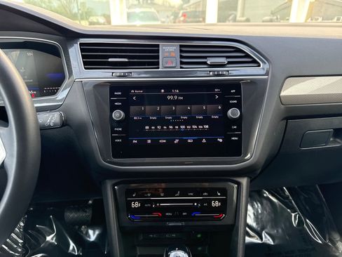 Used 2024 Volkswagen Tiguan SE image 18