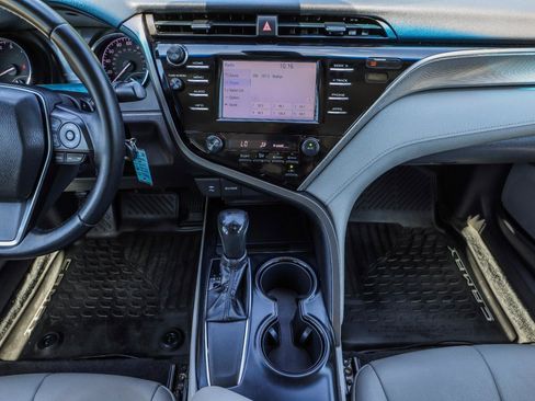 Used 2018 Toyota Camry SE FWD image 26