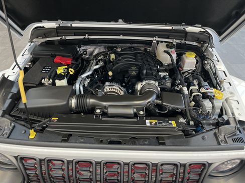 Used 2025 Jeep Gladiator Sport AWD/4WD image 33