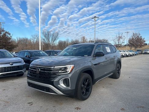 New 2026 Volkswagen Atlas Peak Edition AWD/4WD image 7
