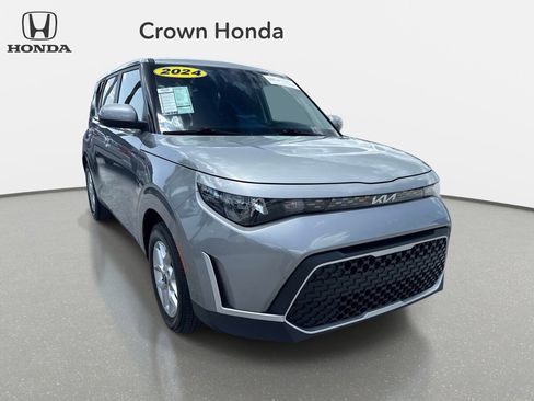 Used 2024 Kia Soul LX w/ Option Group 015 FWD image 7