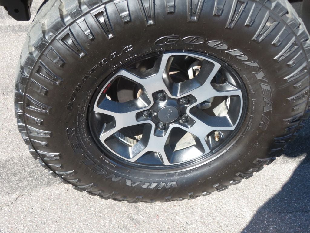 Used 2015 Jeep Wrangler Unlimited Sahara AWD/4WD image 15