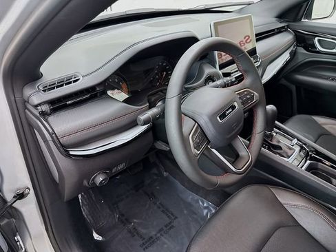 Used 2024 Jeep Compass Trailhawk image 9