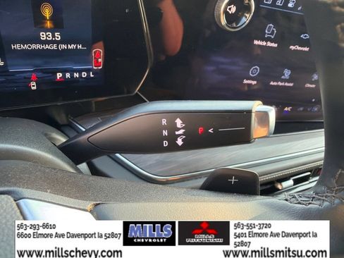 Used 2025 Chevrolet Suburban Premier AWD/4WD image 16
