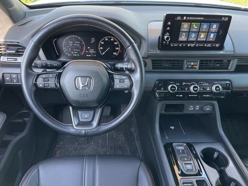 Used 2025 Honda Pilot TrailSport image 12