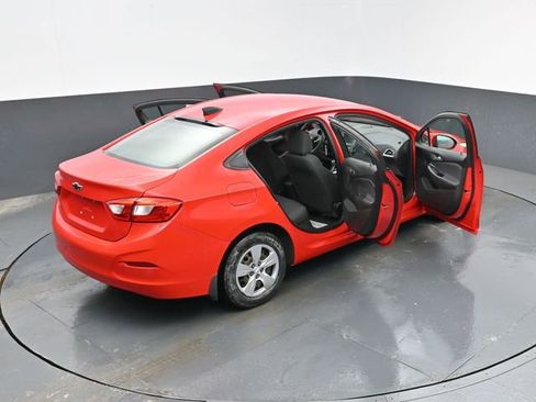 Used 2018 Chevrolet Cruze LS image 25