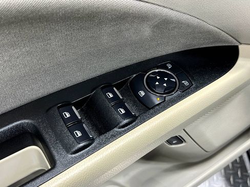 Used 2019 Ford Fusion SE FWD image 17