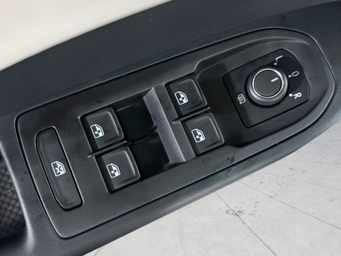 New 2025 Volkswagen Taos SE image 20