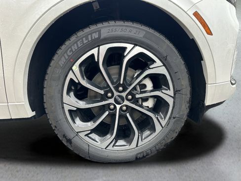 New 2026 Lincoln Nautilus Reserve image 8