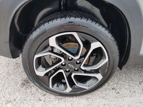 Used 2024 Chevrolet Trax RS w/ Sunroof Package FWD image 10