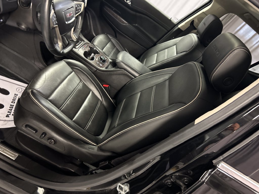 Used 2023 GMC Acadia Denali w/ Denali Ultimate Package AWD/4WD image 12
