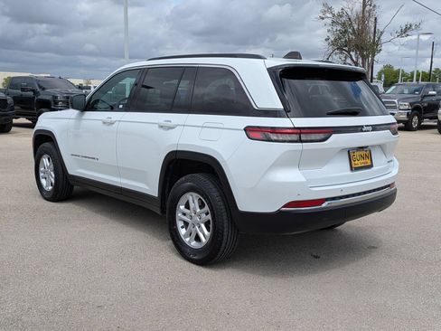 Used 2024 Jeep Grand Cherokee Laredo RWD image 5