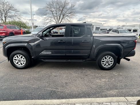 Used 2024 Toyota Tacoma SR5 image 4