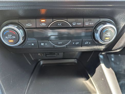 Used 2018 MAZDA MAZDA3 Touring FWD image 24