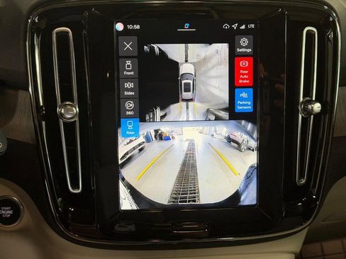 New 2026 Volvo XC40 B5 Ultra w/ Climate Package image 15