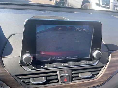 Used 2025 Nissan Altima 2.5 SV image 17