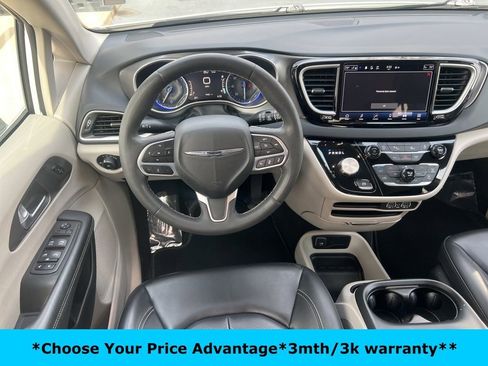 Certified 2023 Chrysler Pacifica Touring-L image 34