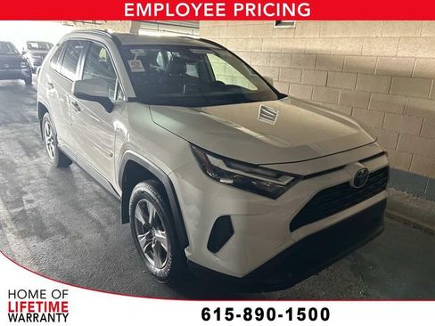 Used 2025 Toyota RAV4 XLE AWD/4WD image 1