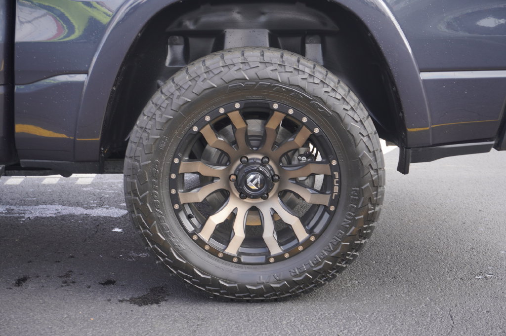 Used 2019 RAM 1500 Laramie w/ Sport Appearance Package AWD/4WD image 11