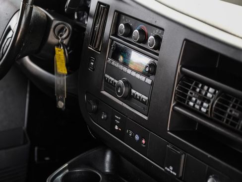 Used 2021 Chevrolet Express 3500 w/ Driver Convenience Package RWD image 16