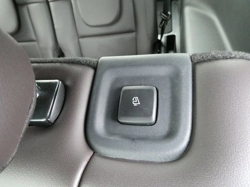 Used 2025 Ford Explorer Platinum w/ Ultimate Package image 22