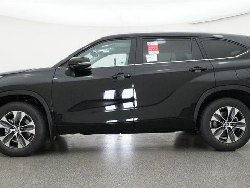 New 2026 Toyota Highlander XLE AWD/4WD image 15