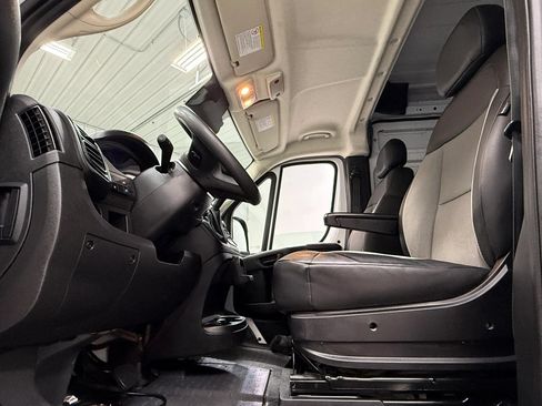 Used 2025 RAM ProMaster 2500 w/ Convenience Group FWD image 15